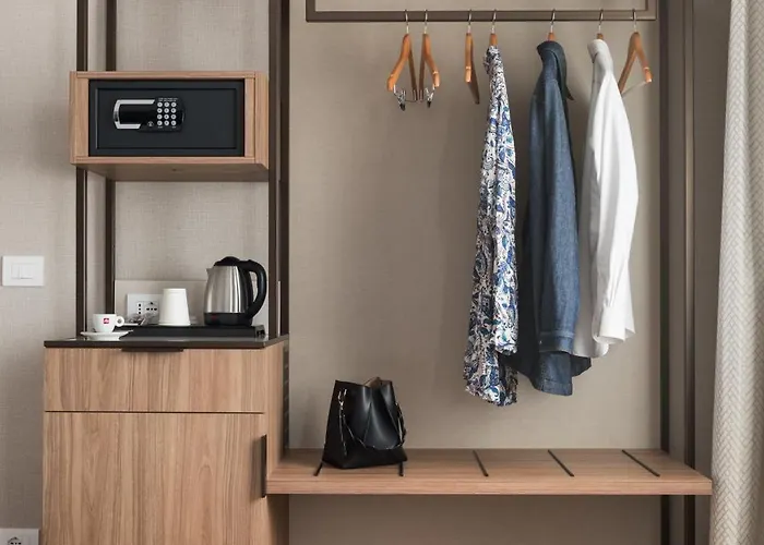 Ambasciatori Venice Mestre, Tapestry Collection By Hilton Mestre